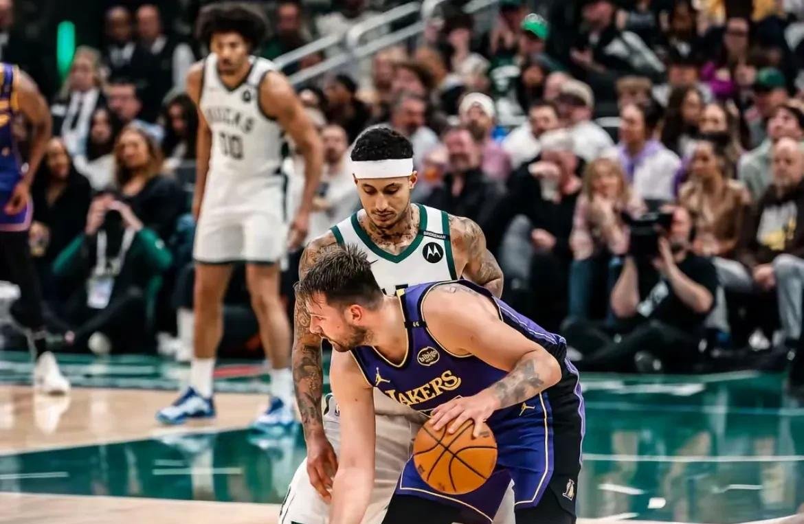 开云官网-今晨NBA常规赛焦点战，密尔沃基雄鹿调整名单，媒体盛赞，更衣室氛围转暖的简单介绍